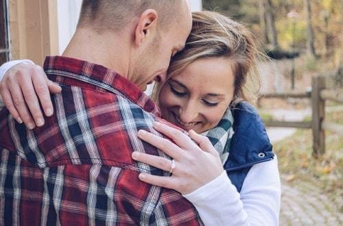 A couple hugging with snow in the background